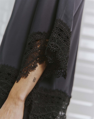 Withblack - Dagmar WBL Sateen Lace Skjorte - Dark Grey